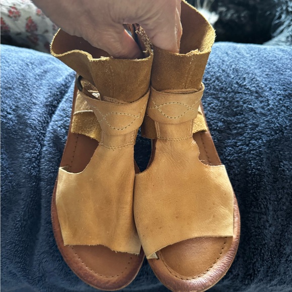 Free People Leather Sandals Size 8.5 - Picture 1 of 4
